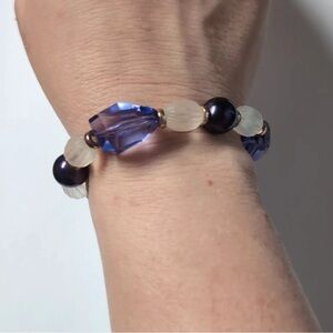 Elegant Blue and Cream Beaded Bracelet